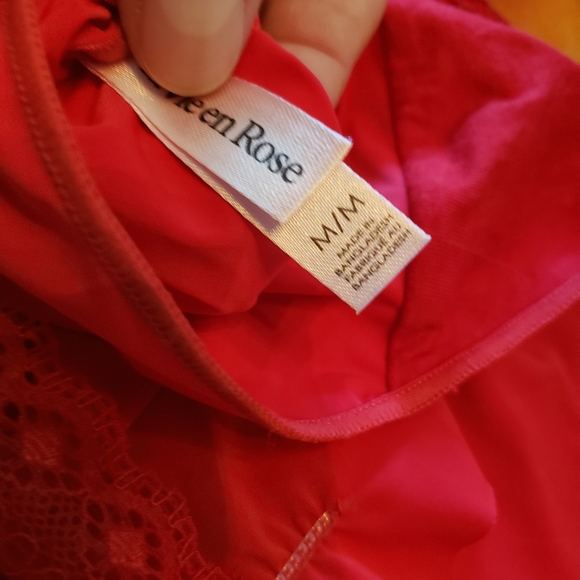 Bra and 4 assorted new panties - Picture 13 of 13